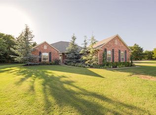 10451 Hunters Path Cir, Edmond, OK 73034