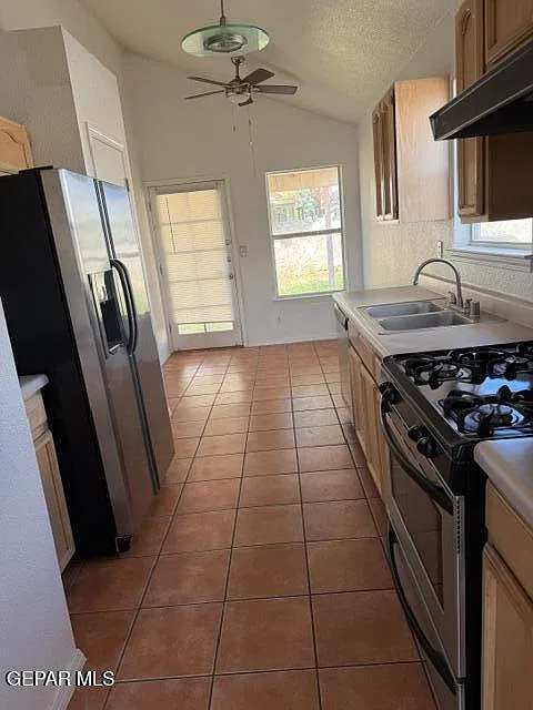 4 bed, 2.0 bath, 1361 sqft, $1,500 — Photo 3