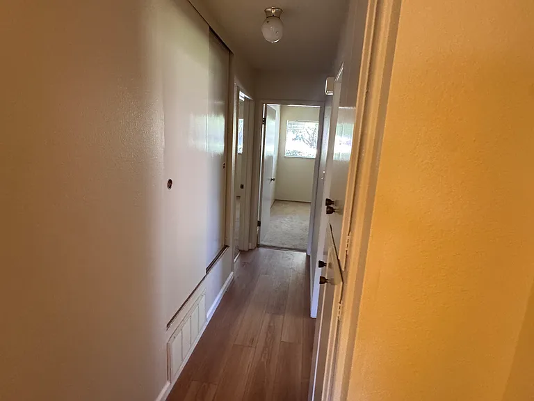 33-35 Simmons Way — Photo 4