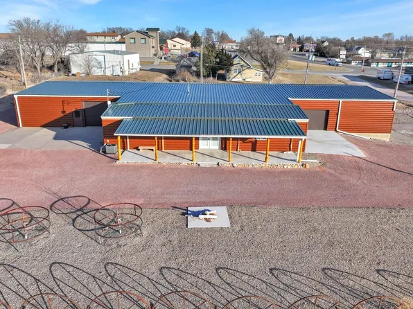 820 W 3rd St, Chadron, NE 69337