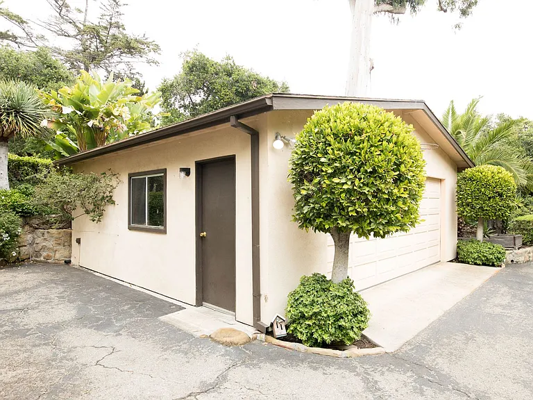 2604 Foothill Rd — Photo 60