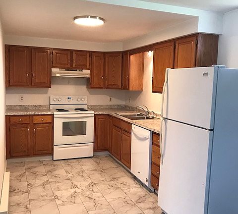 2nd image of 11 1/2 Wellsley Dr