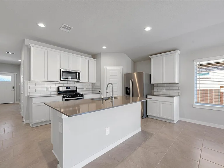 3335 Silverton Dr — Photo 9