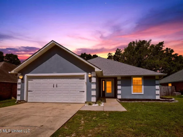 1517 Porpoise St, Ocean Springs, MS 39564