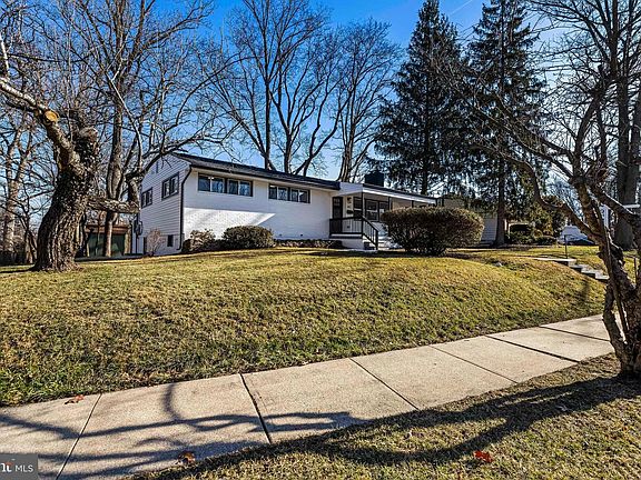 2nd image of 1811 Vista Ln