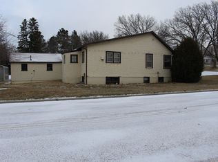 609 S Lamro St, Winner, SD 57580