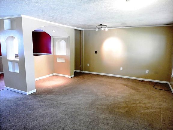 5th image of 535 Gabriel St