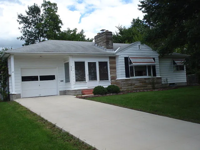 926 Chatfield Rd photo 1