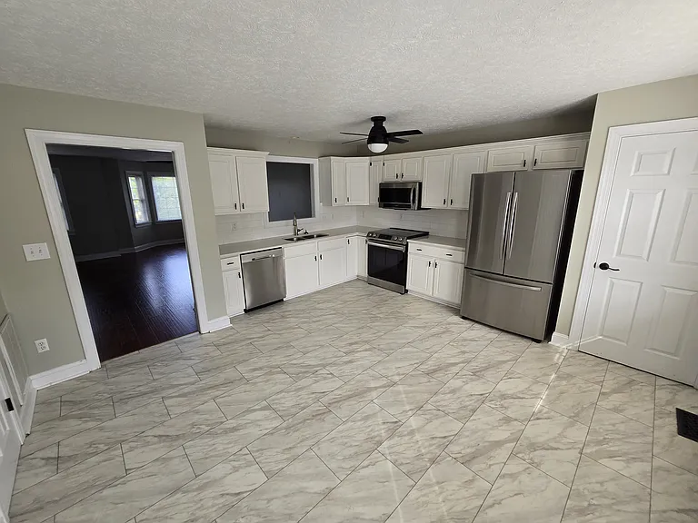 757 Wyndhurst Dr — Photo 5