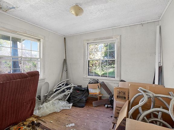 4th image of 1030 Langford Ln