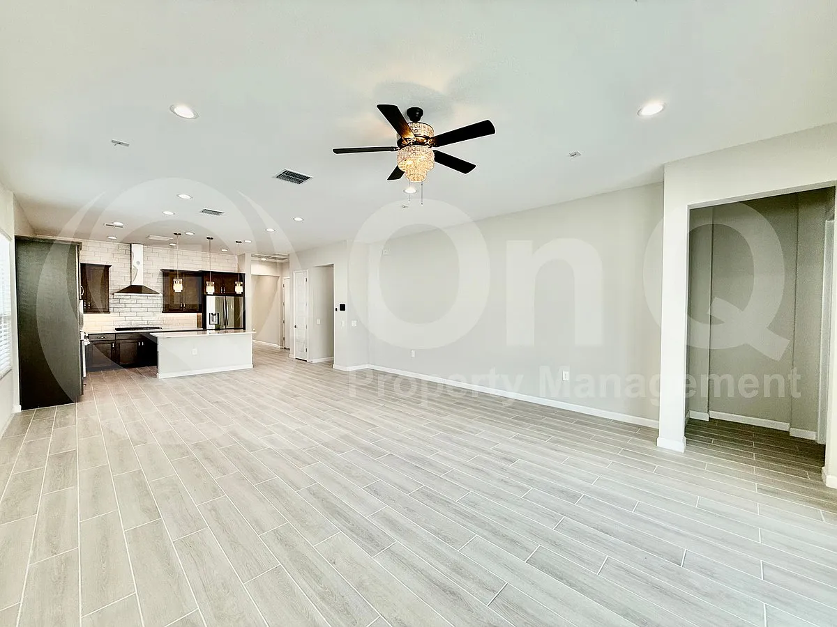 4 bed, 3.0 bath, 2242 sqft, $3,000 — Photo 4