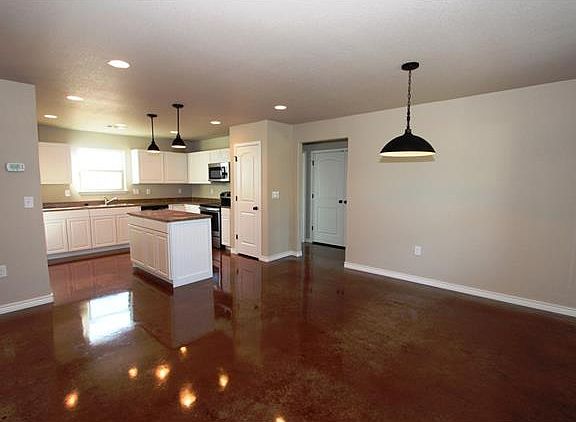 3rd image of 102 Tanner Ct N