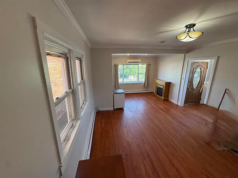 8906 Tonnelle Ave — Photo 4