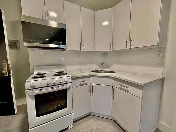2nd image of 253 Main St #4