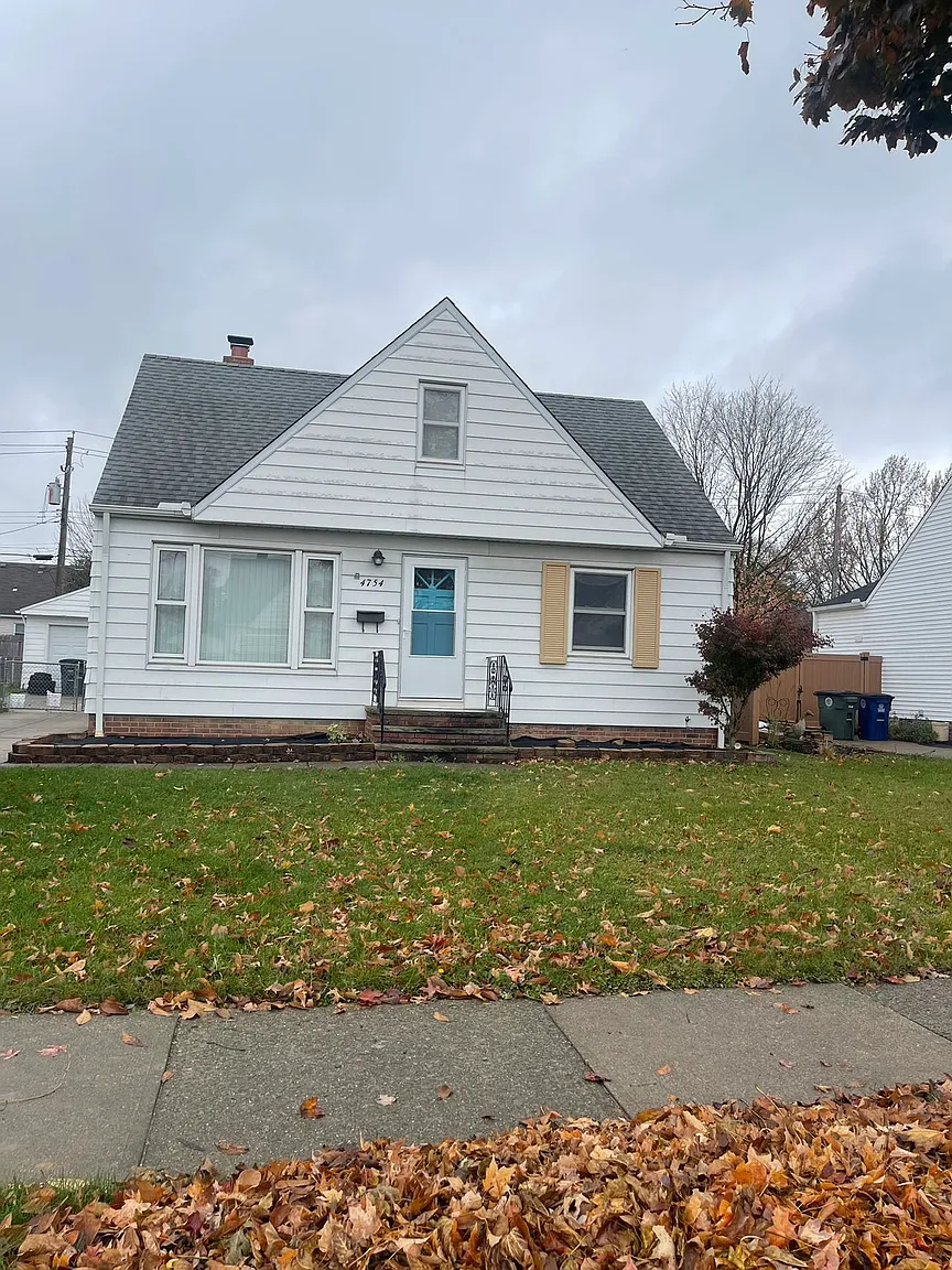 4754 Southwood Dr photo 1