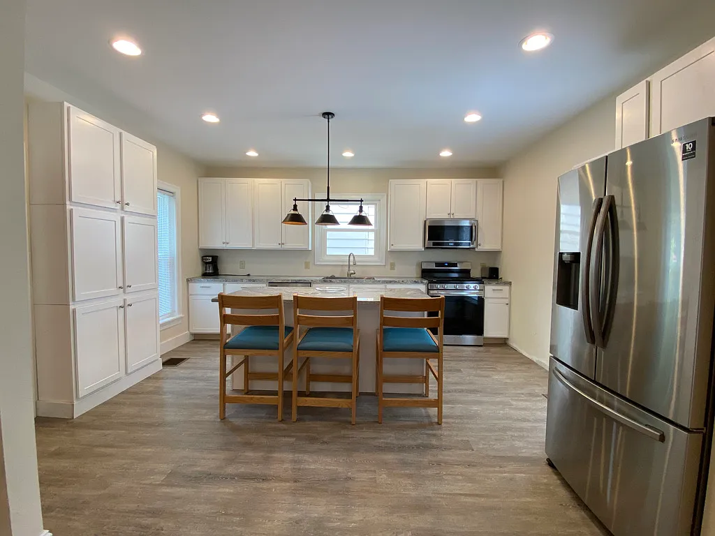 1202 Memorial Avenue - 1 — Photo 3