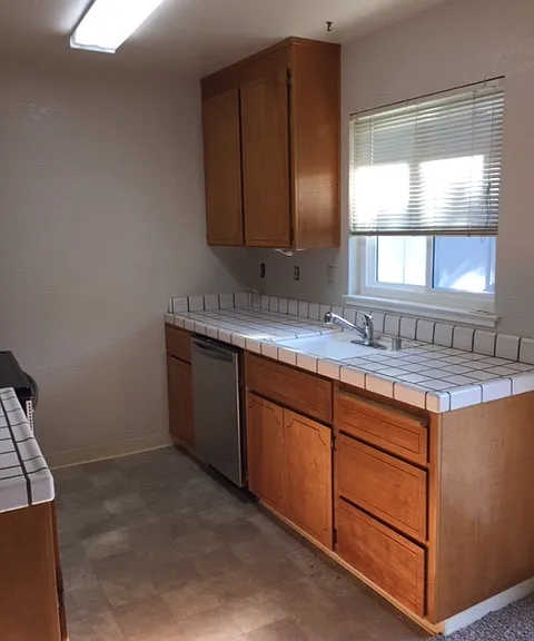 1095 Newhall St #K — Photo 4