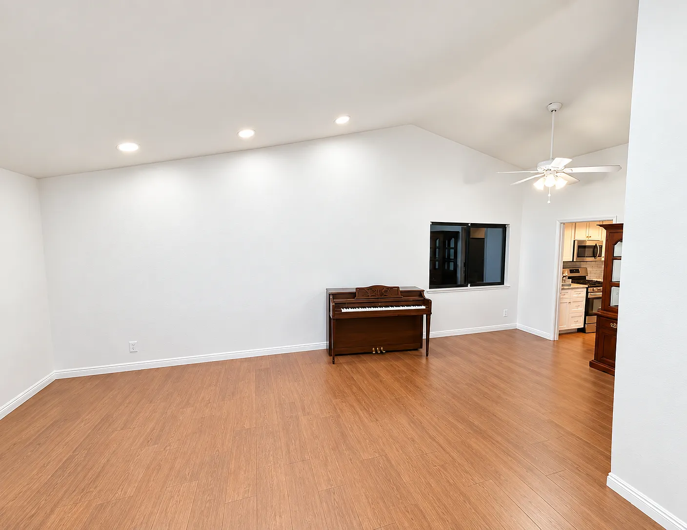3 bed, 1526 sqft, $3,750 — Photo 3