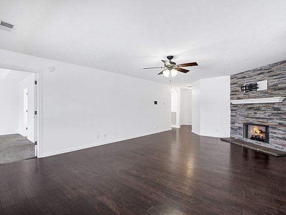 4th image of 1083 Freedom Dr