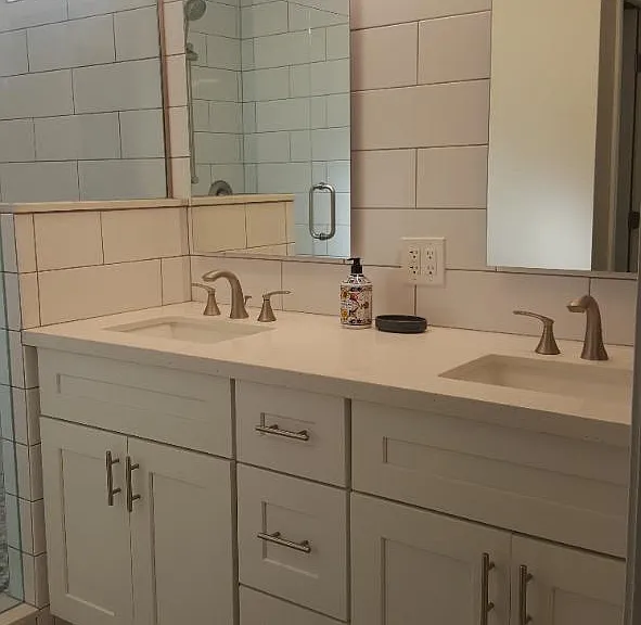 1414 E Chilton Dr — Photo 12