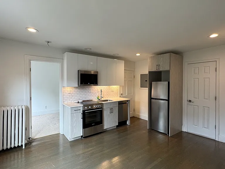 226 Newbury St #4R — Photo 4