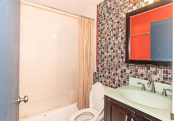 4th image of 220 Manhattan Ave APT 4J