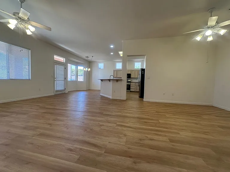 10717 Dover Creek Ave — Photo 4