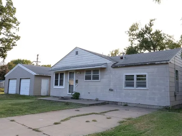 120 N 3rd St, Iola, KS 66749