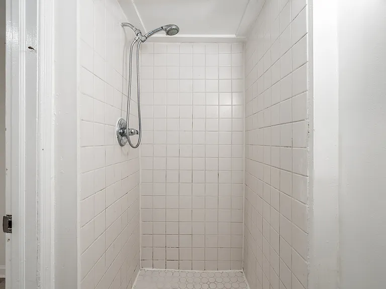 1707 Kilbourne Pl NW — Photo 3