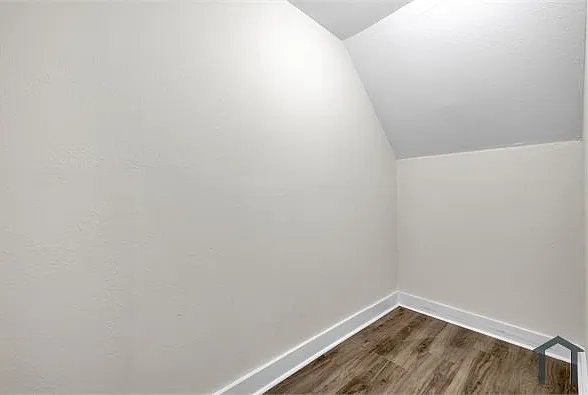 3160 Graceland Ave — Photo 20
