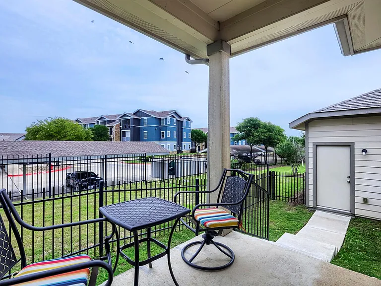 525 N Heatherwilde Blvd — Photo 19