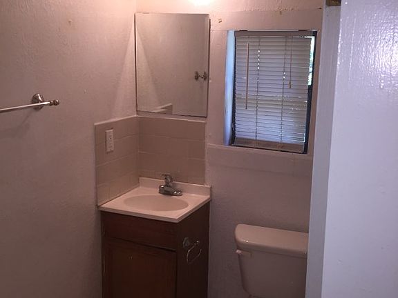 3rd image of 1321 N Orange St