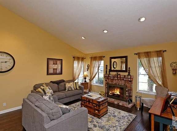 4th image of 2729 Deerwood Ave