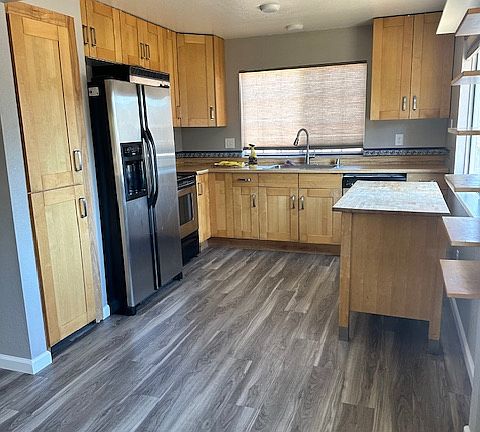 3rd image of 799 Fairfax Ct
