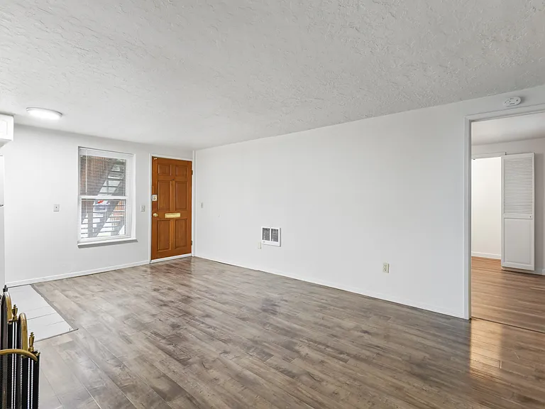 4326 NE Maywood Pl — Photo 8
