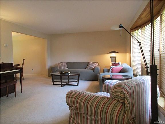 3rd image of 245 Amherston Dr