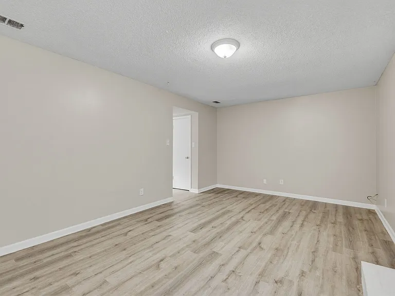40 Carolane Drive - 4 — Photo 10