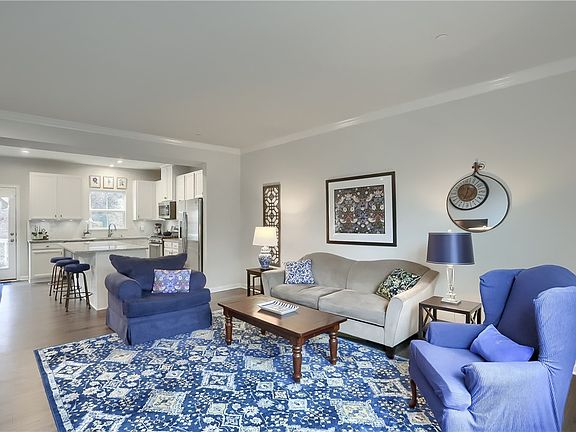 4th image of 4043 Crown Dr
