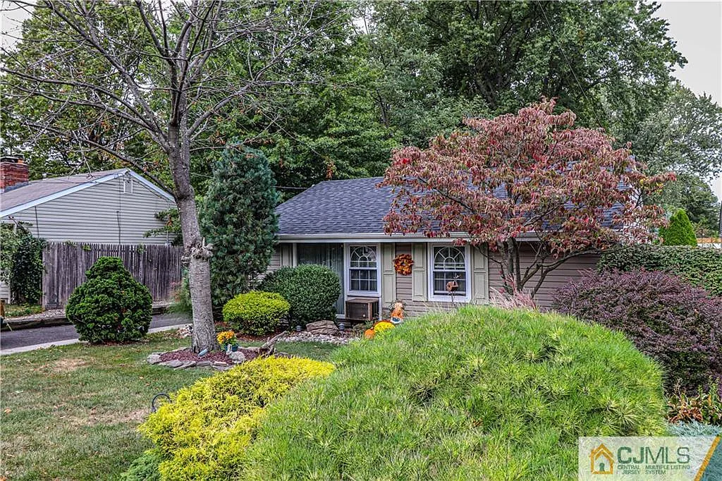 168 Mary Ave photo 1