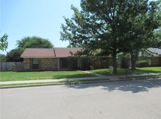 1720 Oak Post Dr, Terrell, TX 75160