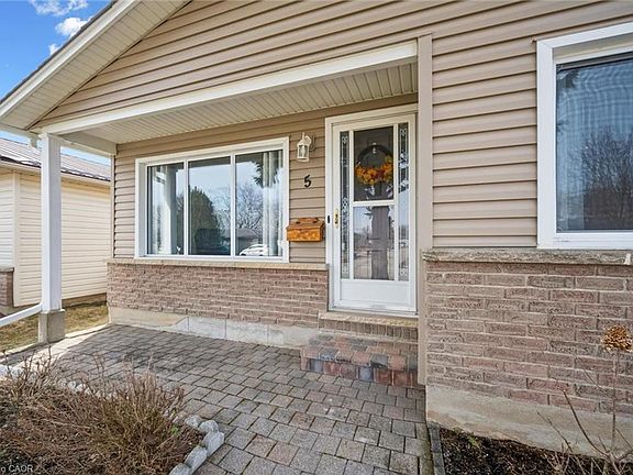 4th image of 5 Aspen Cres