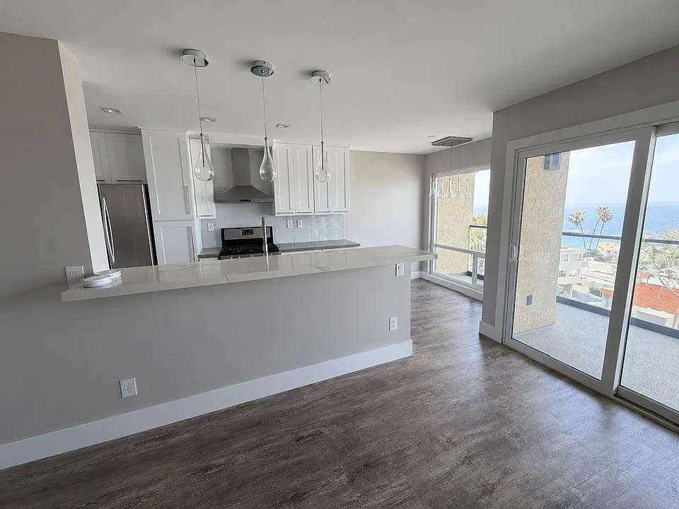 694 N Coast Hwy #3