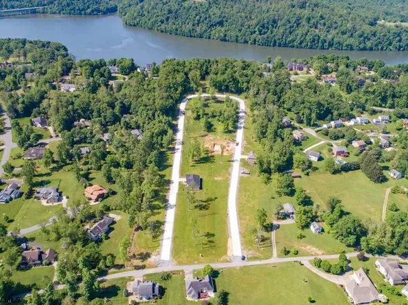 110 Gladstone Cir, Morgantown, WV 26508