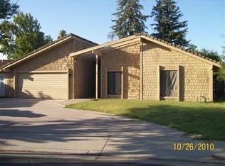 157 Bonita Ave, Fowler, CA 93625