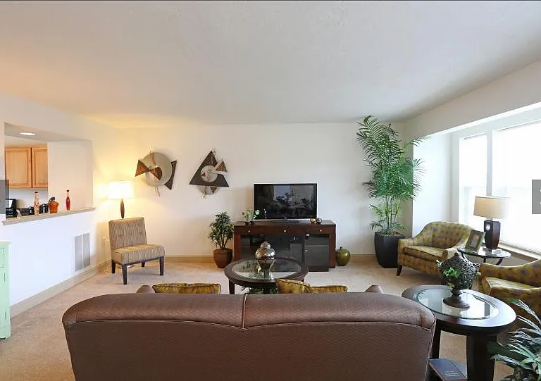 Sunpointe Townhomes — Photo 11