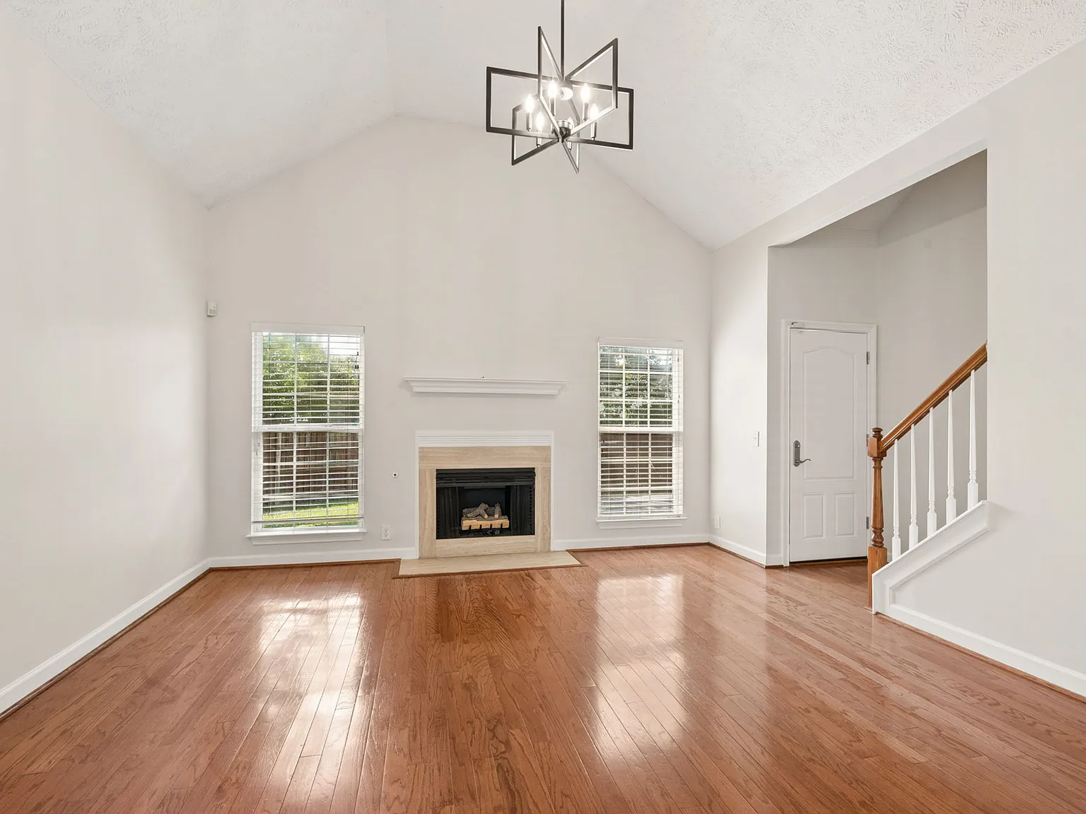 4 bed, 2.5 bath, 2358 sqft, $2,995 — Photo 4