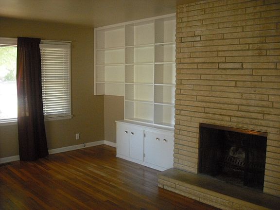 Built-in shelves in LR
