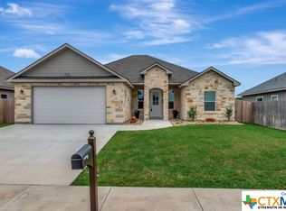 205 Quarry Ln, Cuero, TX 77954