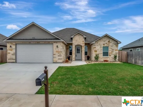 205 Quarry Ln, Cuero, TX 77954