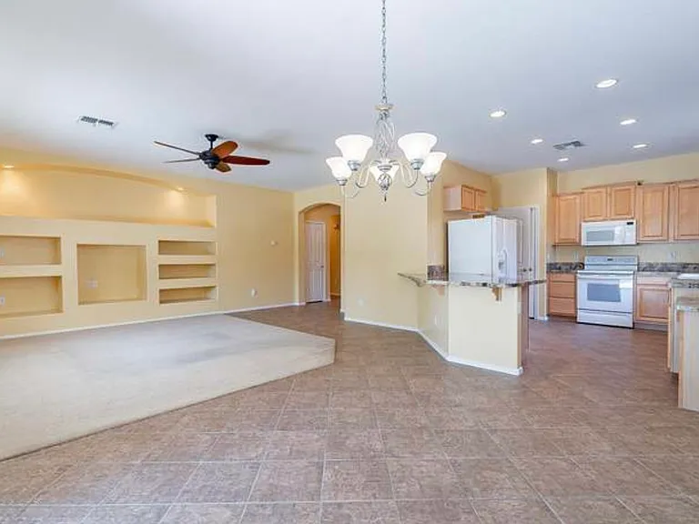 201 W Roadrunner Dr — Photo 5